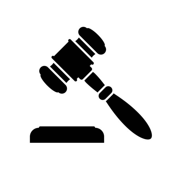 ilustraciones, imágenes clip art, dibujos animados e iconos de stock de icono de martillo subasta o juez. icono negro, minimalista, aislado sobre fondo blanco. - gavel auction judgement legal system