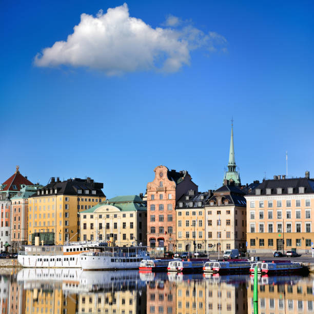 altstadt in stockholm, schweden - stockholm sweden gamla stan town square stock-fotos und bilder