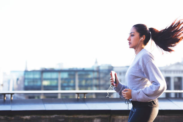 istock Jogging along the Thames to get back in shape 855860426