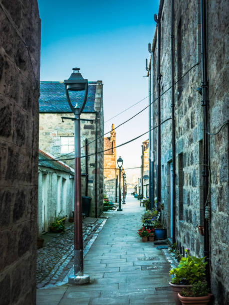 seaside fishing village narrow public streets - television aerial roof antenna city imagens e fotografias de stock