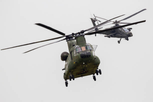 chiński śmigłowiec ładunkowy chinook - chinook wind zdjęcia i obrazy z banku zdjęć