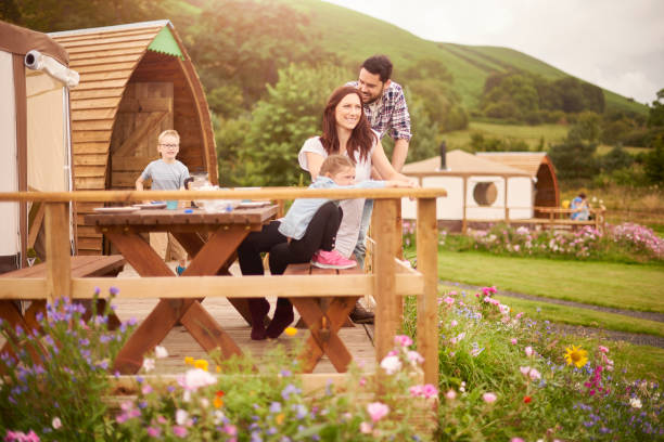 glamping 休日でリラックス - panoramic child scenics forest ストックフォトと画像