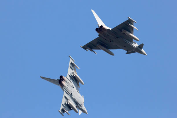 myśliwce eurofighter - military airplane military eurofighter typhoon zdjęcia i obrazy z banku zdjęć