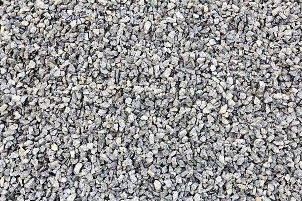 muchas piedras pequeñas y grises - gravel fotografías e imágenes de stock