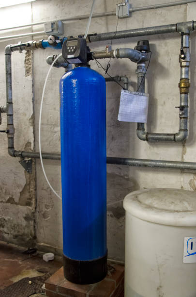 смягчитель воды в кондоминиуме - pipe power station valve water стоковые фото и изображения