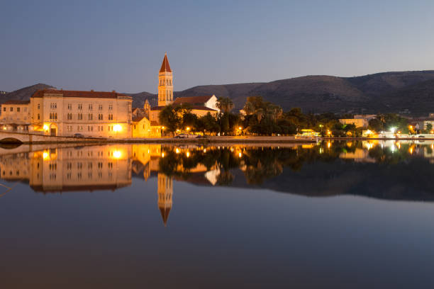 Vue du front de mer de Trogir belle - Photo