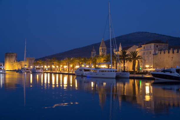 Vue du front de mer de Trogir belle - Photo