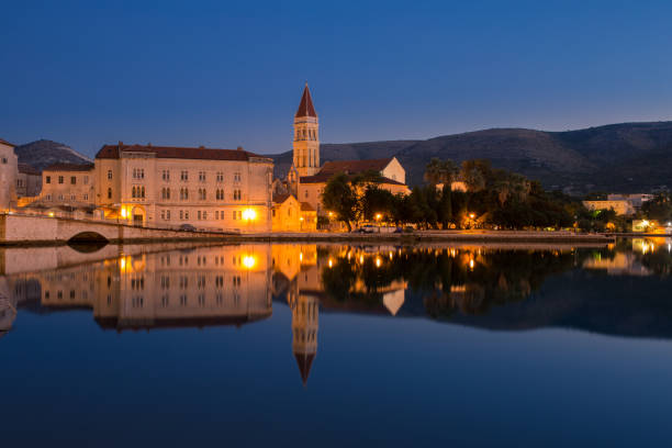 Vue du front de mer de Trogir belle - Photo