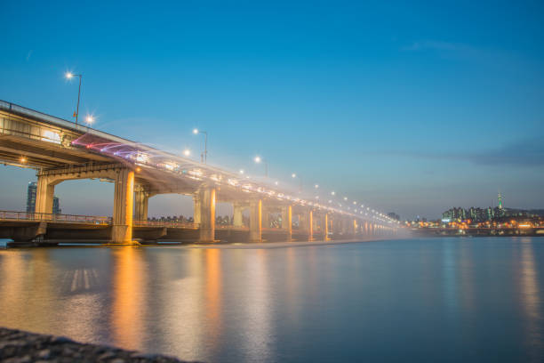 istock A night view of Banpo Bridge 855947586