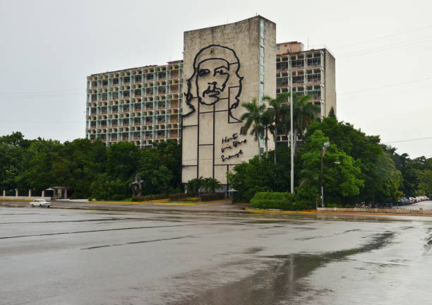 edificio della difesa del ministero dell'interno, l'avana, cuba - ministry of the interior foto e immagini stock
