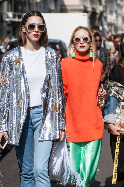 ospite alla sfilata durante la milano fashion week settembre 2017 - street style foto e immagini stock