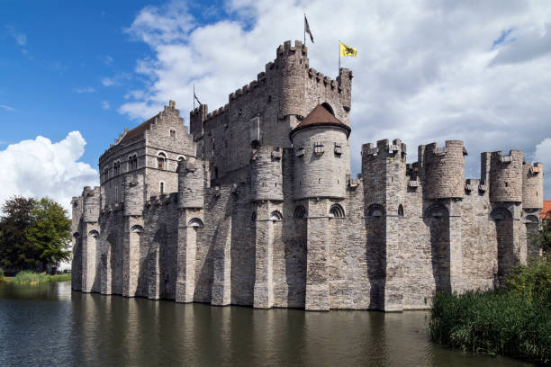 o gravensteen - gand, na bélgica - castle gravensteen - fotografias e filmes do acervo