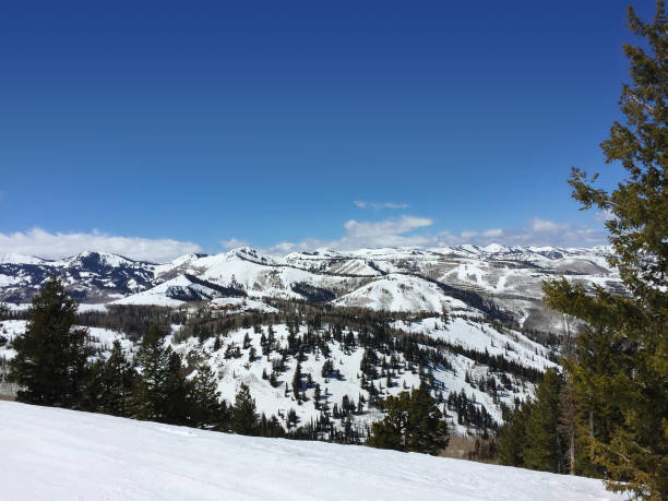 마운틴 톱 - clear sky ski footpath snow 뉴스 사진 이미지