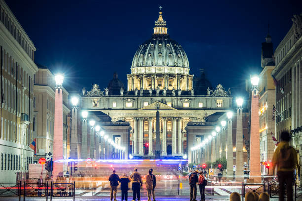 impresionante vista de st. peter basilica en roma - benedict xvi fotografías e imágenes de stock