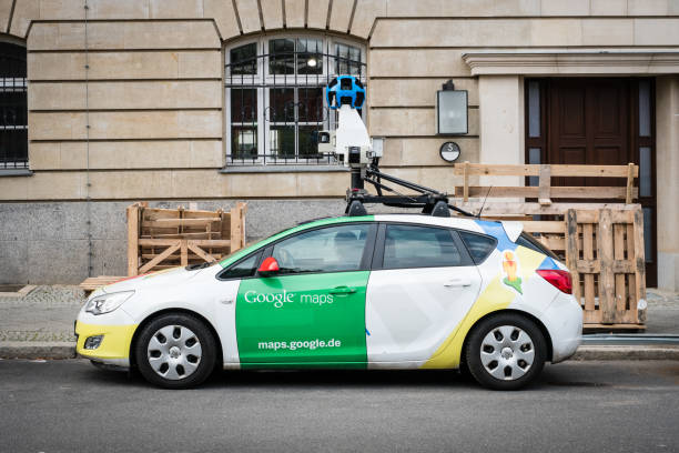 карты google / google street вид автомобиля с камерой 360 " - streetview стоковые фото и изображения