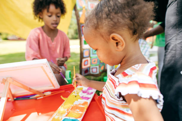 istock Outdoor art lesson for kids 856104684