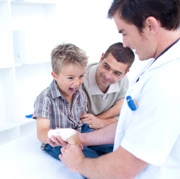 istock Doctor bandagins a child 856193616