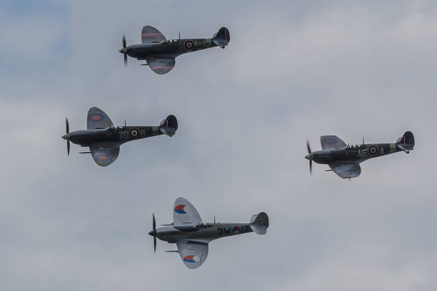 oostwold, holandia jun 6 2017 formacja spitfires - spitfire airplane world war ii airshow zdjęcia i obrazy z banku zdjęć