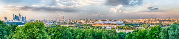 vista panoramica del centro di mosca dalle colline del passero. russia - moscow russia russia river panoramic foto e immagini stock