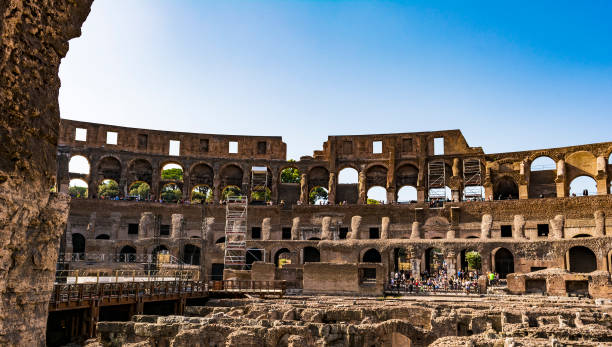 interno del colosseo, roma - caesar emperor rome stone foto e immagini stock