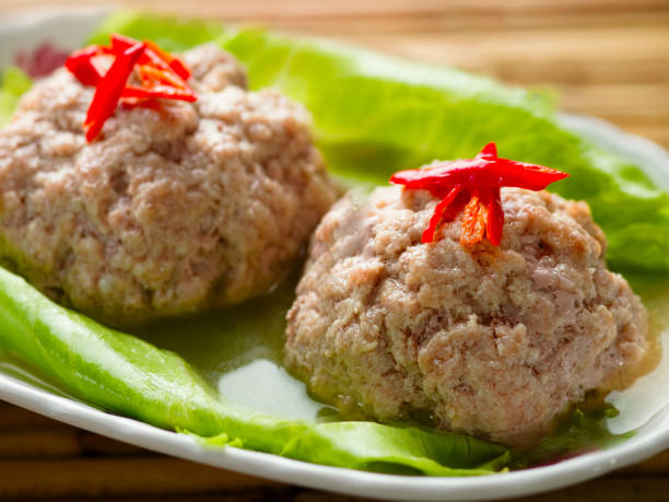chinese steamed lion head pork meat ball
