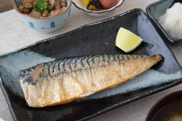 caballa grillada - prepared fish cooked dinner mackerel fotografías e imágenes de stock