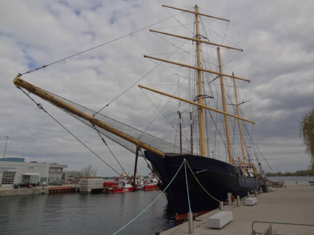 istock An old boat in the harbor of Toronto 856358800
