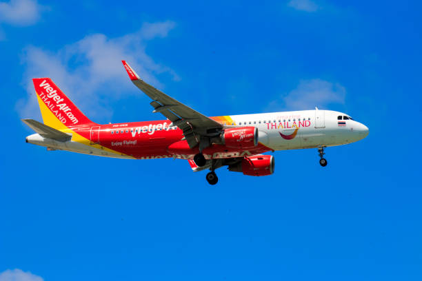 Cтоковое фото Самолет авиакомпании VietJet Air приземлился в международном аэропорту Чиа�нгмай в утренний день