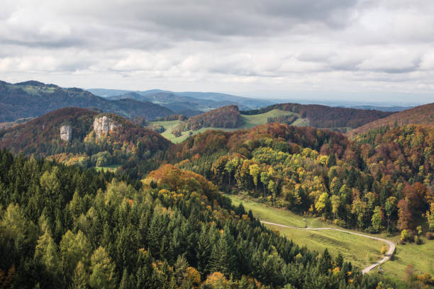 belchenflue baselland suíça (1099m) - jura canton - fotografias e filmes do acervo