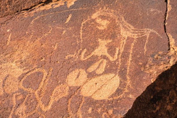 Twyfelfontein (uncertain spring, jumping waterhole),a site of ancient rock engravings in the Kunene Region of north-western Namibia. It consists of a spring in a valley flanked by the slopes of a sandstone table mountain that receives very little rainfall and has a wide range of diurnal temperatures. The site has been inhabited for 6,000 years, first by hunter-gatherers and later by Khoikhoi herders. Both ethnic groups used it as a place of worship and a site to conduct shamanist rituals. In the process of these rituals at least 2,500 items of rock carvings have been created, as well as a few rock paintings. Displaying one of the largest concentrations of rock petroglyphs in Africa, UNESCO approved Twyfelfontein as Namibia's first World Heritage Site in 2007. twyfelfontein (incierta primavera, salto de agua), un sitio de grabados de rock antiguo en la región kunene de namibia al noroeste. la unesco patrimonio de la humanidad con una de las mayores concentraciones de petroglifos de la piedra en África.