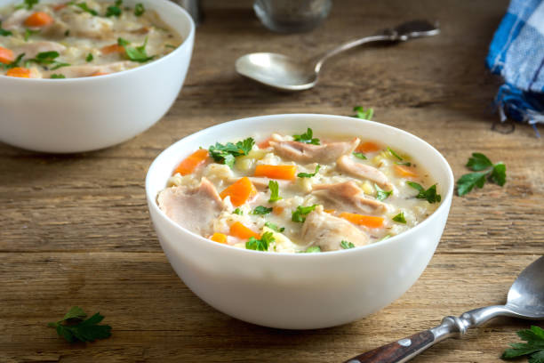 sopa de frango com arroz selvagem - soup carrot celery chicken - fotografias e filmes do acervo