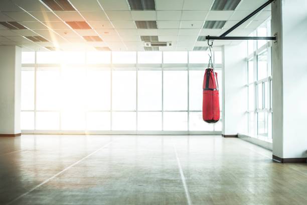 empty room gym with punching bag and bright sunlight tone background - dancing floor imagens e fotografias de stock