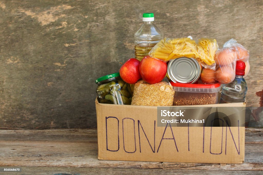 Spendenbox mit Lebensmitteln. - Lizenzfrei Speisen Stock-Foto