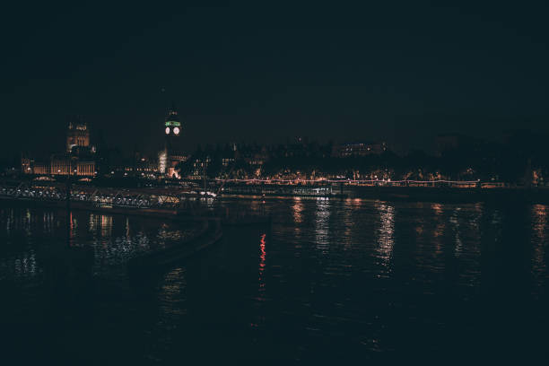 밤에 아름 다운 런던 - london england victorian style big ben dark 뉴스 사진 이미지