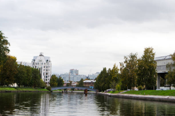 istock autumn in the city 856756582