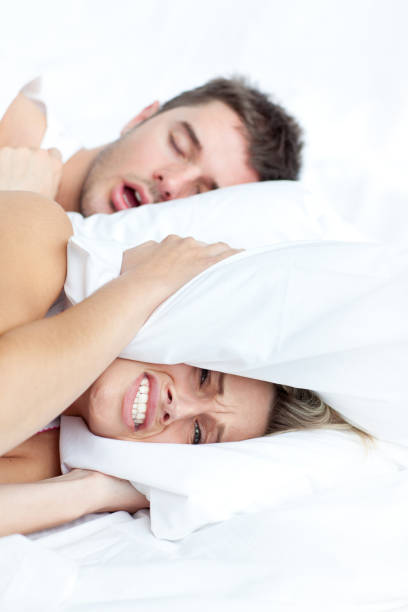 paar liegen auf bett - couple love snoring sleeping stock-fotos und bilder