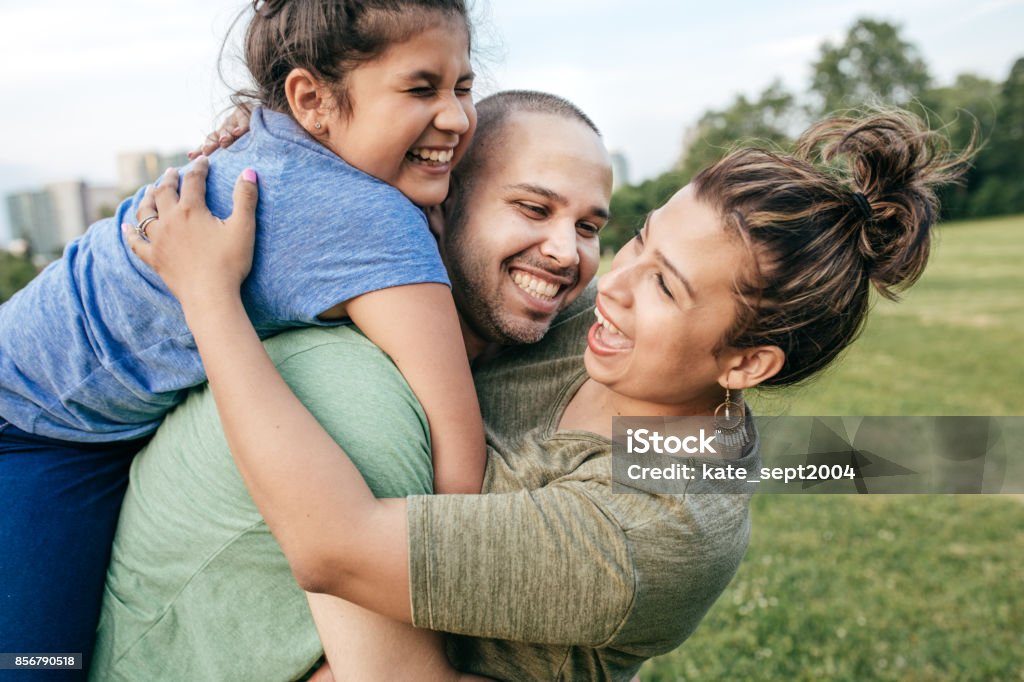 Glückliche Elternschaft Momente - Lizenzfrei Familie Stock-Foto