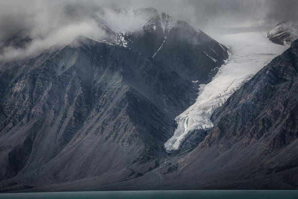 la mano del ghiacciaio di dio - ellesmere island foto e immagini stock
