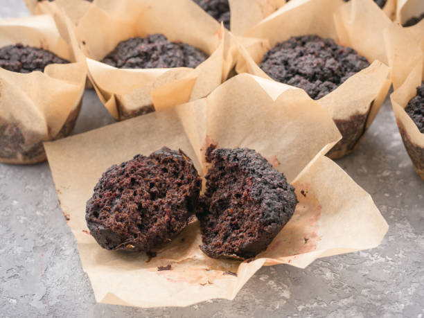 ビートのクローズ アップとチョコレートのマフィン - muffin freedom breakfast photography ストックフォトと画像