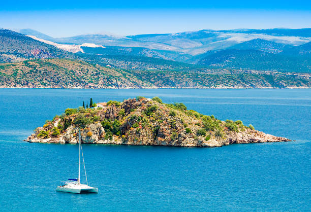 greece,peloponesse,tolo town near nafplion city. view of the sea with a small island and a white catamaran - sky sea town looking at view imagens e fotografias de stock