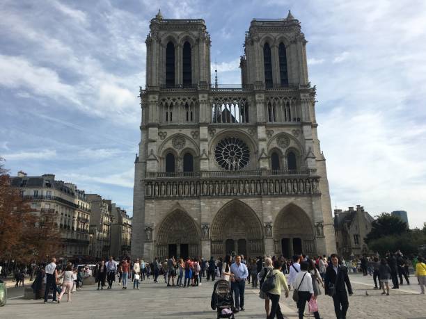 catedral católica de notre-dame de parís - ile de france fotografías e imágenes de stock