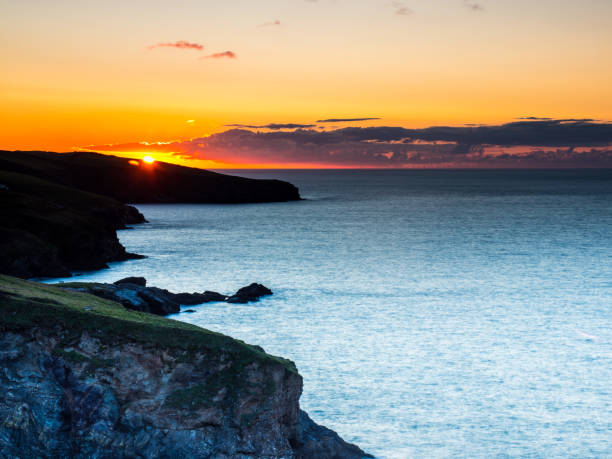 coastal path in cornwall uk - cornwall england uk england port isaac imagens e fotografias de stock