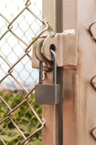 istock The net metal and padlock 856980598
