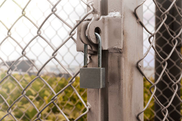istock The net metal and padlock 856981536