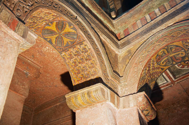 décoration de plafond coloré à l’intérieur de l’église rupestres de lalibela (éthiopie). - rock hewn church photos et images de collection