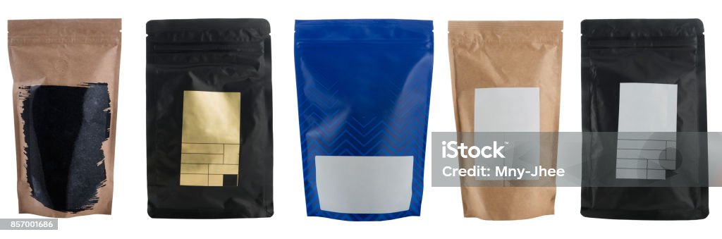 Reihe von verschiedenen Handwerk Kaffee Taschen isoliert auf weiss - Lizenzfrei Kaffee - Getränk Stock-Foto