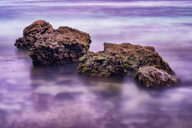 stones in the sea - longtime imagens e fotografias de stock