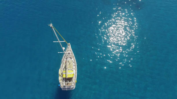 istock Skyview of a sailing boat 857140288