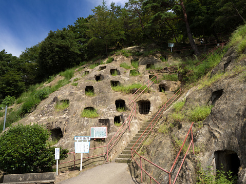 It is an archaeological site in Yoshimi-cho, Saitama Prefecture. It is a group of many sideways tombs made in the 6th - 7th centuries.