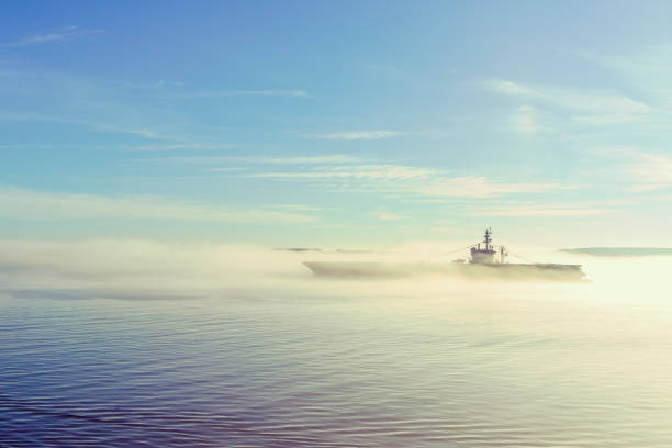 schlachtschiff im nebel - battleship armed forces canada sunlight stock-fotos und bilder